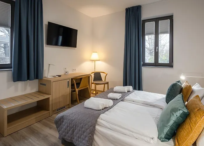 Stadium Panzio לינה וארוחת בוקר