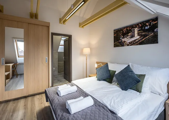 לינה וארוחת בוקר Stadium Panzio